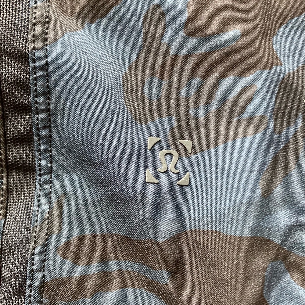 Lululemon Blue Camo Mens Medium T.H.E Shorts 9” Inseam Linerless Performance - Picture 8 of 10